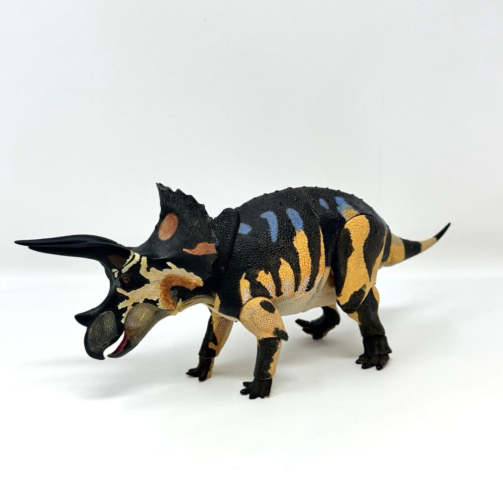Beasts of the Mesozoic Ceratopsian Series Subadult Triceratops 1/18 Figure Loose